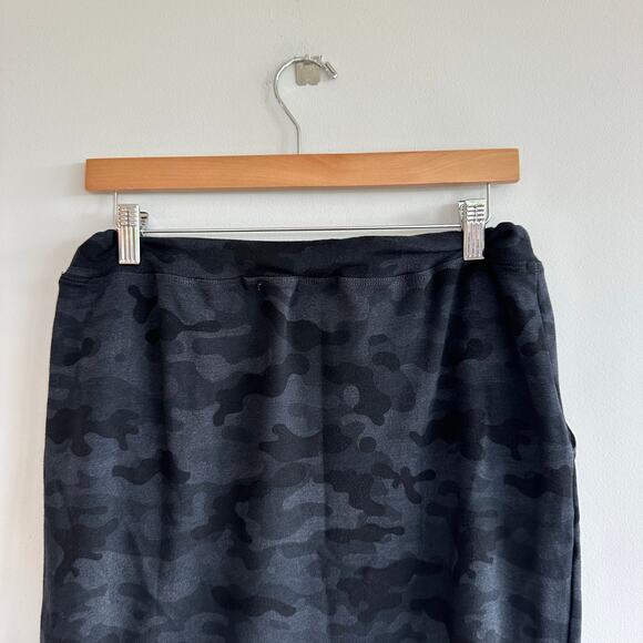 Sundry by Evereve Saturday Terry Cloth Skirt Black Camo L NWT - Picture 6 of 8